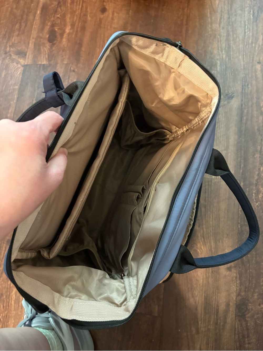 Backpack - Picture 2 of 9